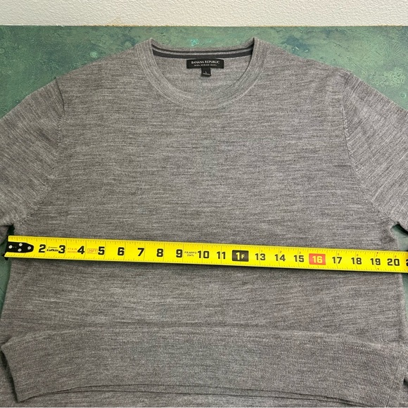 Banana Republic Merino Crew Neck - Picture 7 of 14